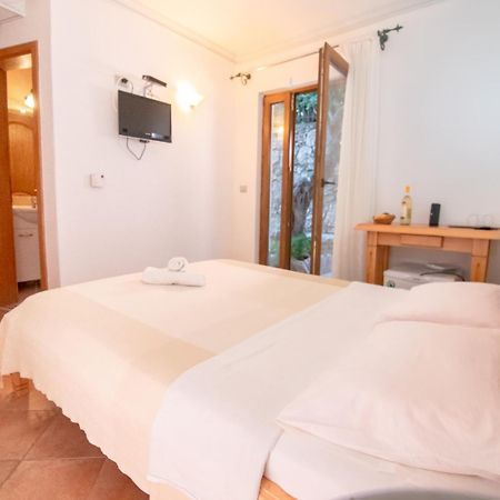 Apartments And Rooms Levantin Inn Sveti Stefan Eksteriør bilde