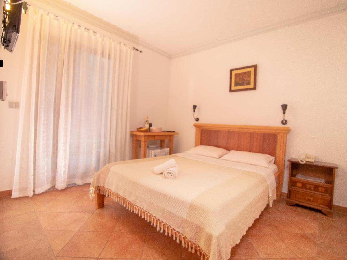 Apartments And Rooms Levantin Inn Sveti Stefan Eksteriør bilde