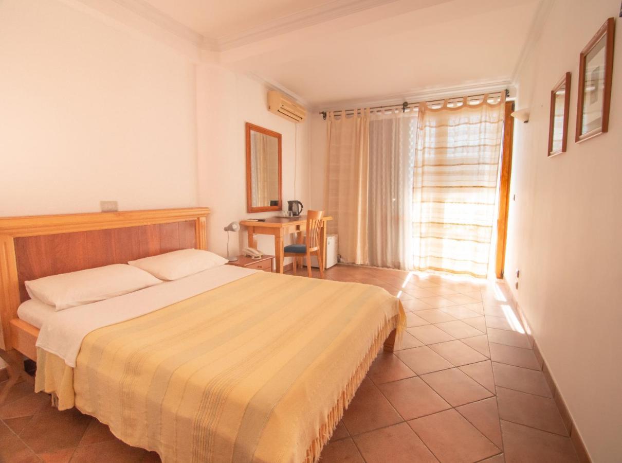 Apartments And Rooms Levantin Inn Sveti Stefan Eksteriør bilde