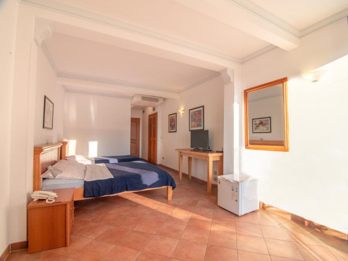 Apartments And Rooms Levantin Inn Sveti Stefan Eksteriør bilde