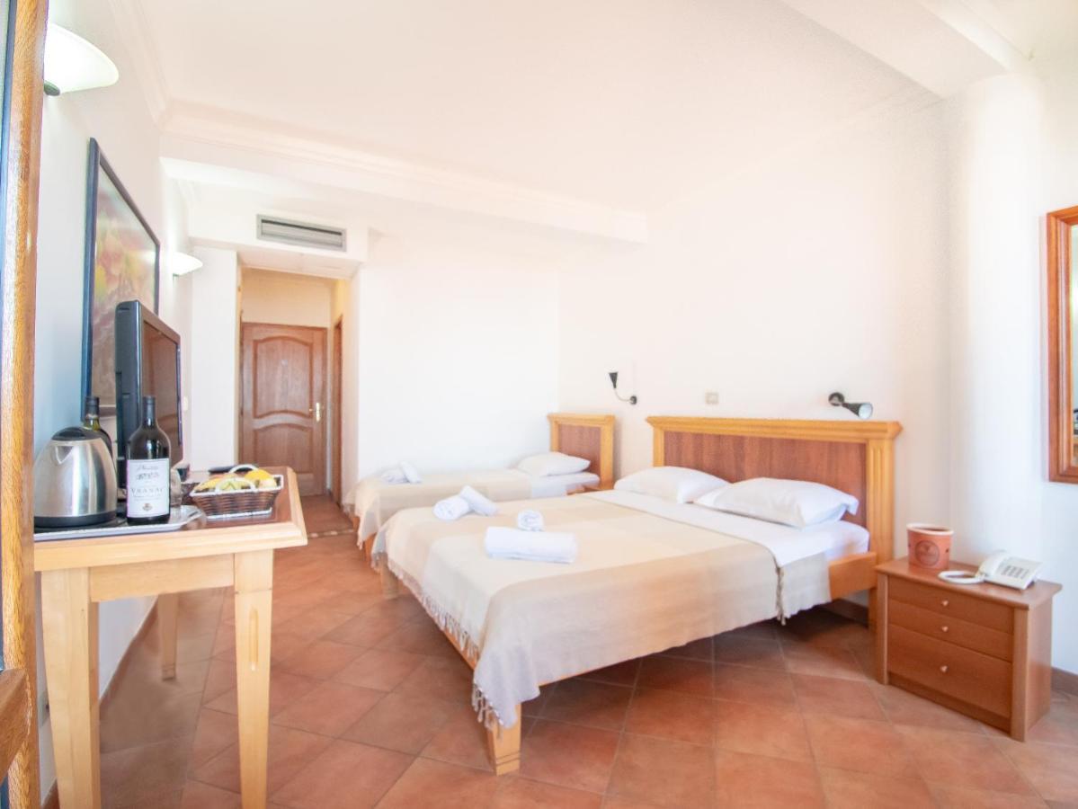 Apartments And Rooms Levantin Inn Sveti Stefan Eksteriør bilde