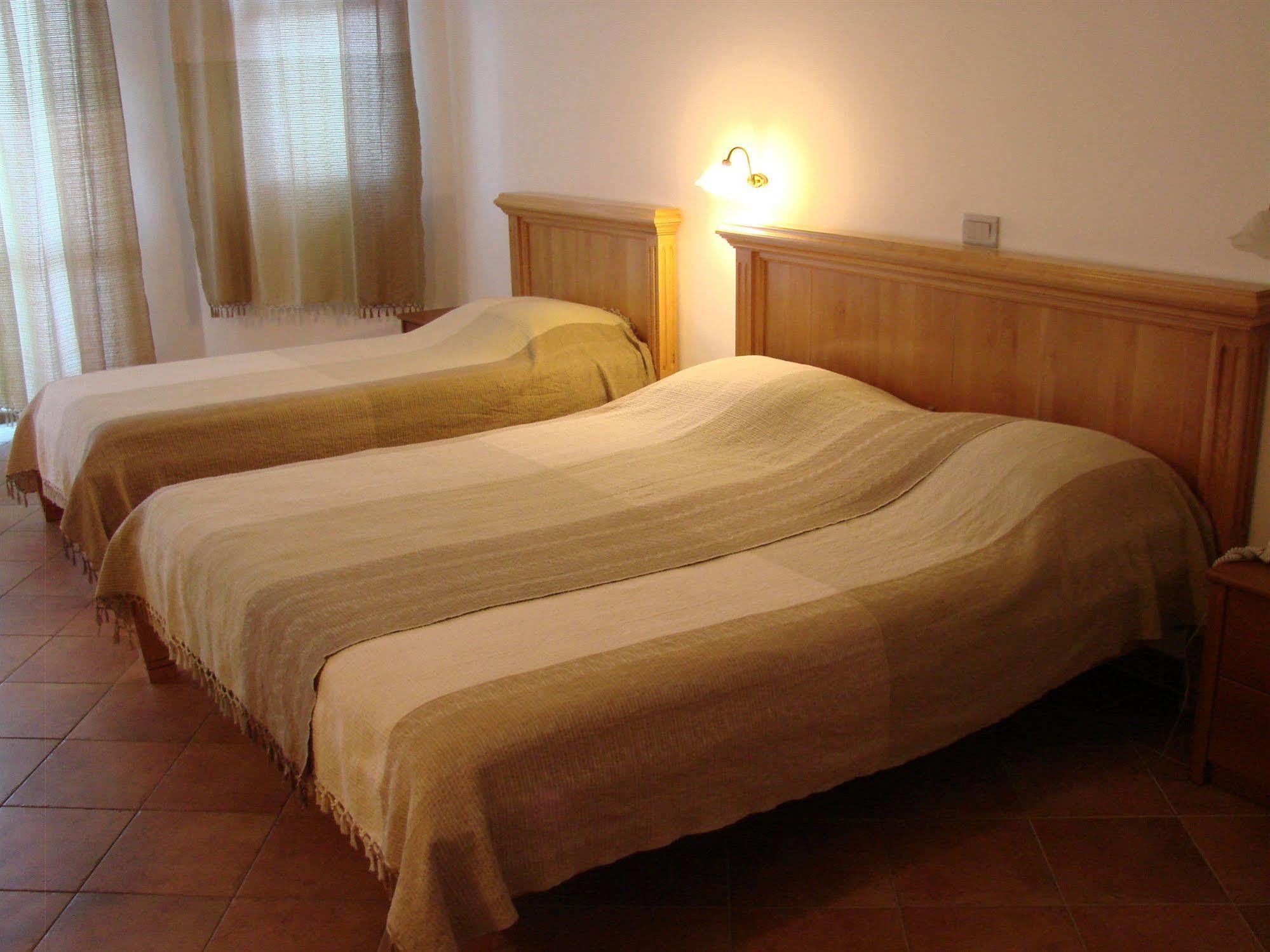 Apartments And Rooms Levantin Inn Sveti Stefan Eksteriør bilde