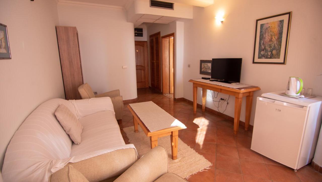 Apartments And Rooms Levantin Inn Sveti Stefan Eksteriør bilde